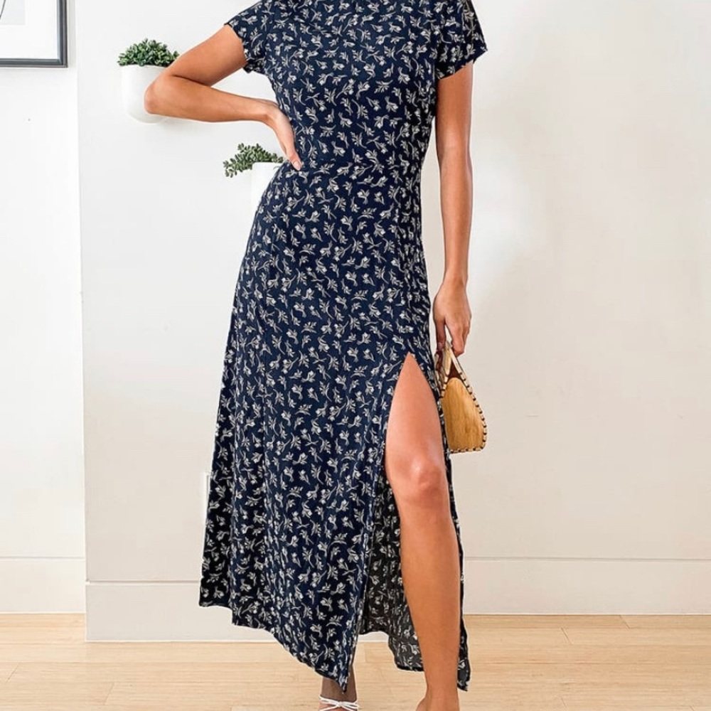 Size L New Desires Navy Blue Floral Print Backless Maxi Dress from Lulus‎ - Picture 7 of 7